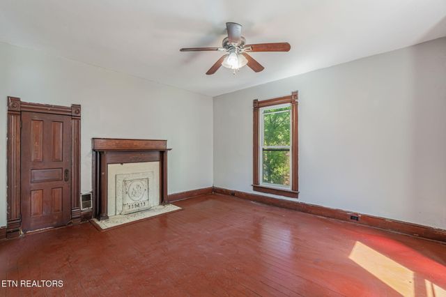 419 W Rockwood St, Rockwood, TN 37854