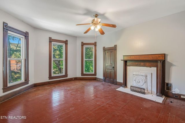 419 W Rockwood St, Rockwood, TN 37854