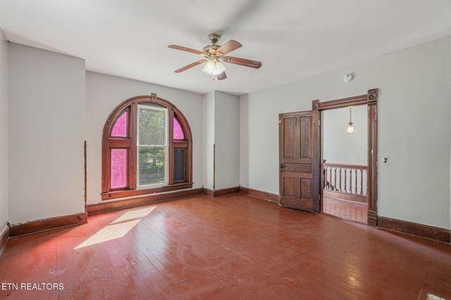 419 W Rockwood St, Rockwood, TN 37854