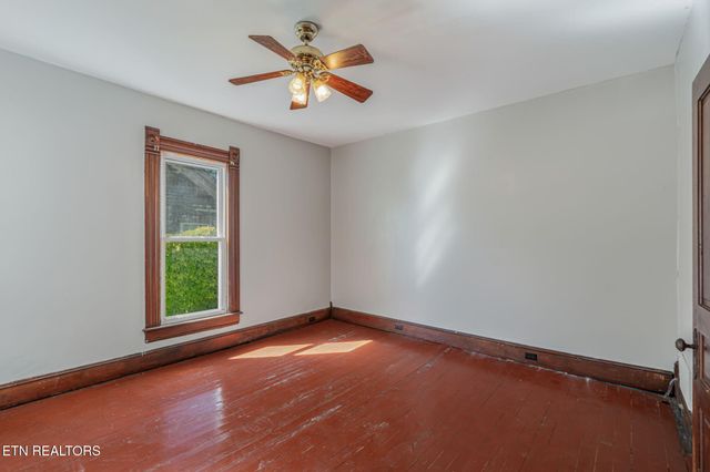 419 W Rockwood St, Rockwood, TN 37854