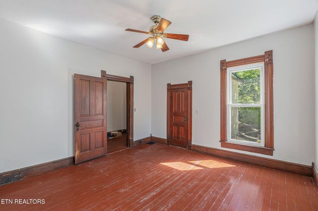419 W Rockwood St, Rockwood, TN 37854