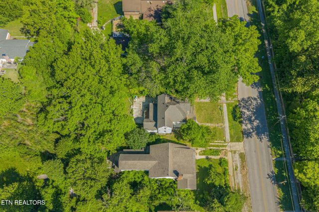 419 W Rockwood St, Rockwood, TN 37854
