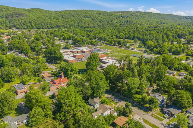419 W Rockwood St, Rockwood, TN 37854