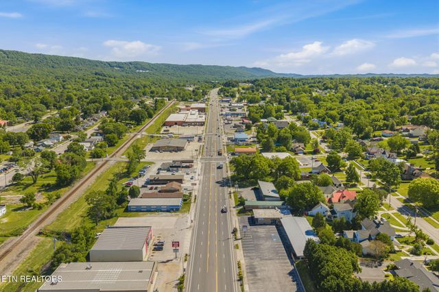 419 W Rockwood St, Rockwood, TN 37854
