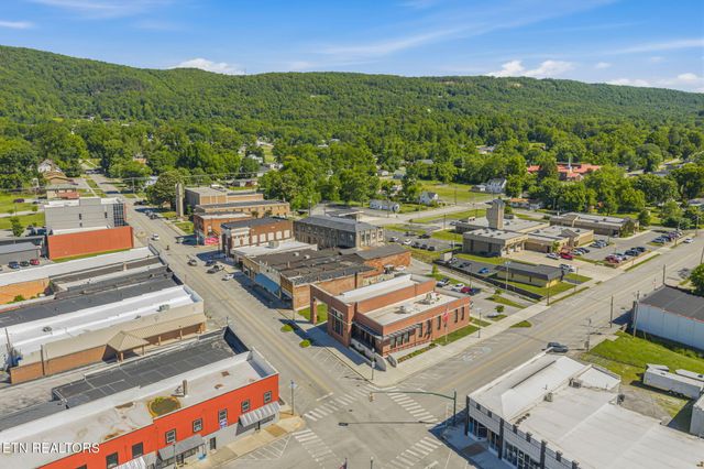 419 W Rockwood St, Rockwood, TN 37854