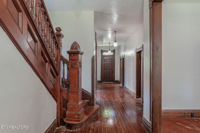 419 W Rockwood St, Rockwood, TN 37854