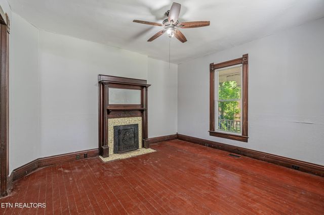 419 W Rockwood St, Rockwood, TN 37854