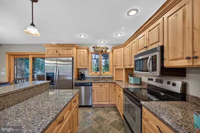 14 VICKIE WAY, Basye, VA 22810