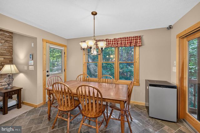 14 VICKIE WAY, Basye, VA 22810