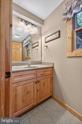 14 VICKIE WAY, Basye, VA 22810