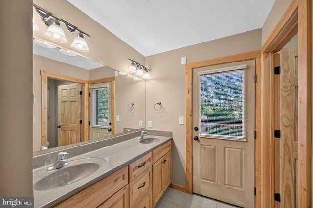 14 VICKIE WAY, Basye, VA 22810