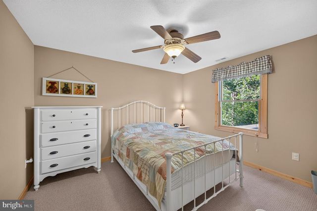 14 VICKIE WAY, Basye, VA 22810