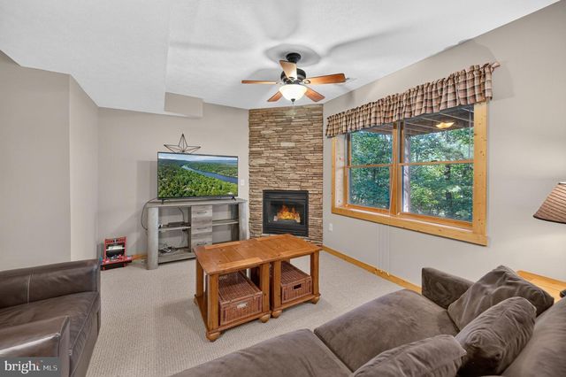 14 VICKIE WAY, Basye, VA 22810