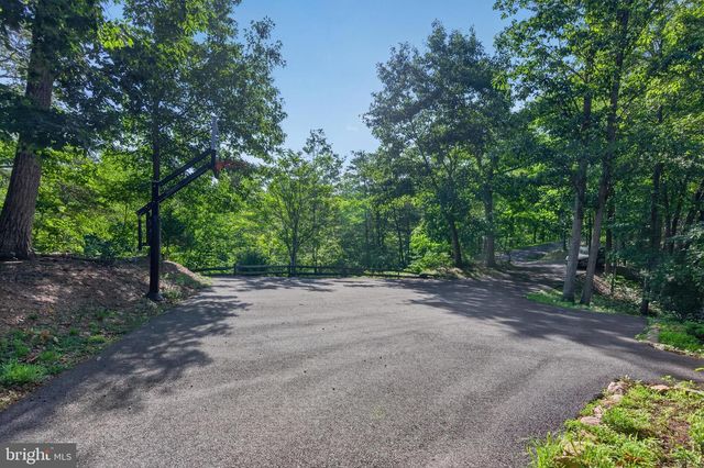 14 VICKIE WAY, Basye, VA 22810
