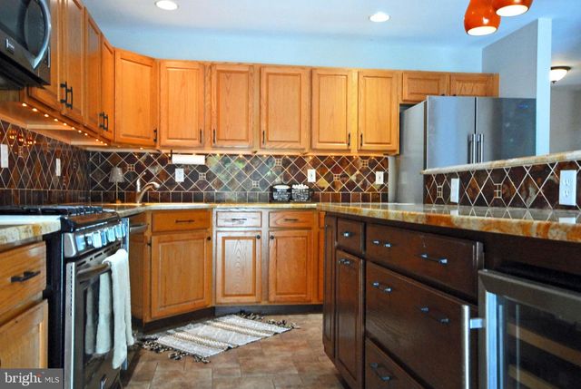 221 COLT ST, Pennington, NJ 08534
