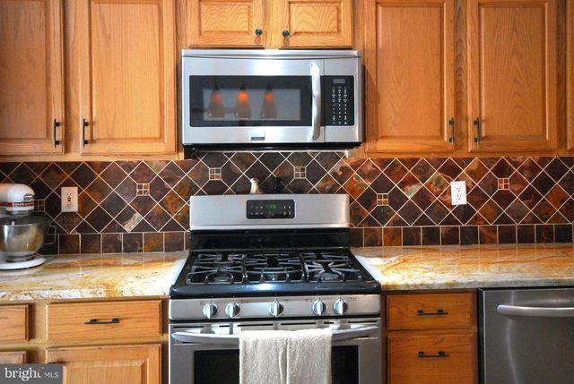 221 COLT ST, Pennington, NJ 08534