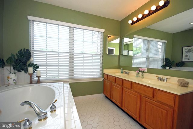 221 COLT ST, Pennington, NJ 08534