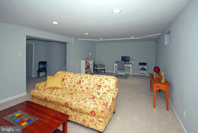 221 COLT ST, Pennington, NJ 08534