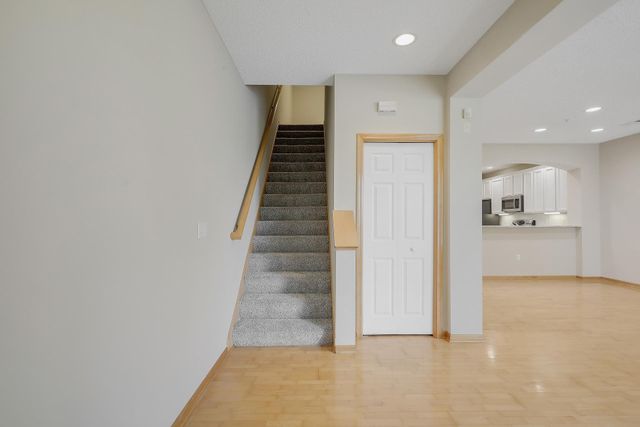 8014 Golden Valley Road, Golden Valley, MN 55427