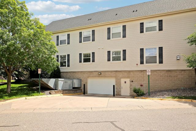 8014 Golden Valley Road, Golden Valley, MN 55427
