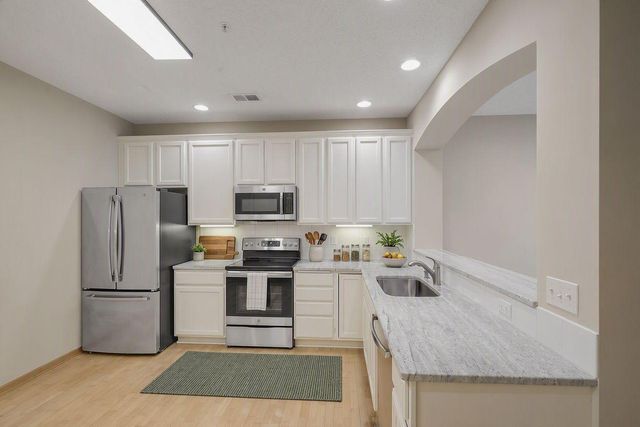 8014 Golden Valley Road, Golden Valley, MN 55427