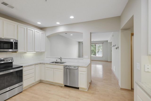 8014 Golden Valley Road, Golden Valley, MN 55427