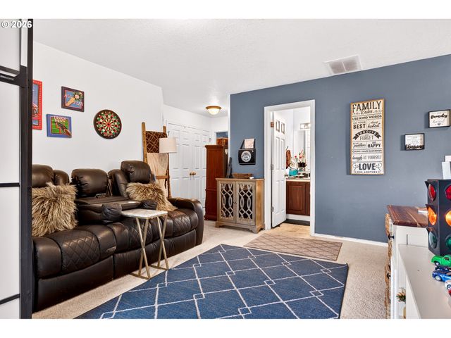 17122 Sw ROOSEVELT St, Sherwood, OR 97140
