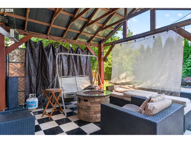 17122 Sw ROOSEVELT St, Sherwood, OR 97140