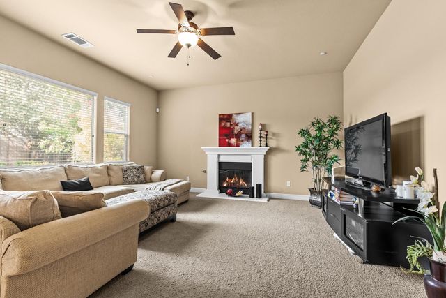 7121 Gladwin Way, Elk Grove, CA 95757