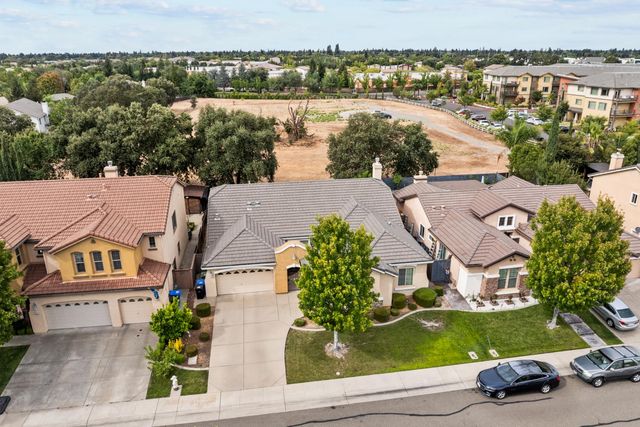 7121 Gladwin Way, Elk Grove, CA 95757