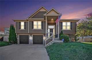2210 NE Treetop Drive, Blue Springs, MO 64029