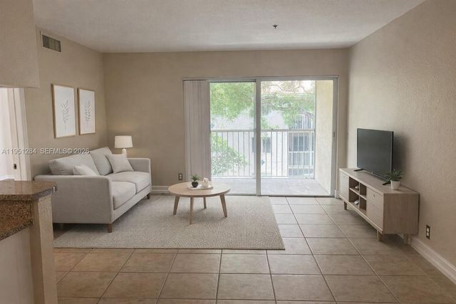 430 S Park Rd 3-303, Hollywood, FL 33021