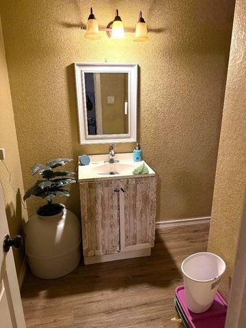 138 Shady Lane, West Columbia, TX 77486