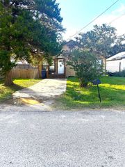 138 Shady Lane, West Columbia, TX 77486