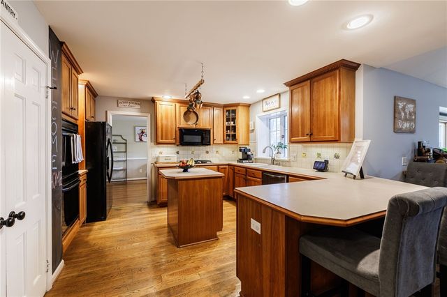 16 Whitecliff Drive, Pittsford, NY 14534