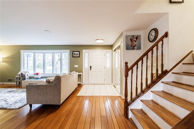 16 Whitecliff Drive, Pittsford, NY 14534