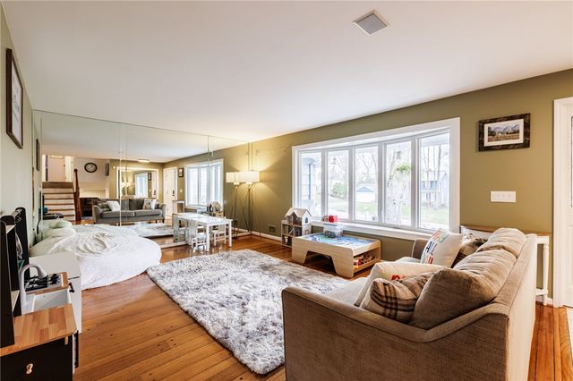 16 Whitecliff Drive, Pittsford, NY 14534
