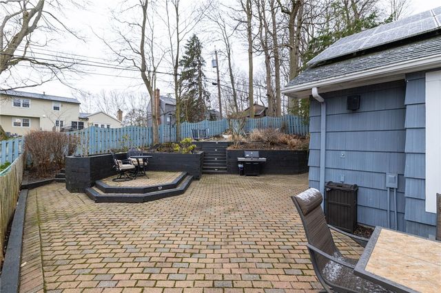 16 Whitecliff Drive, Pittsford, NY 14534