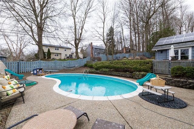 16 Whitecliff Drive, Pittsford, NY 14534