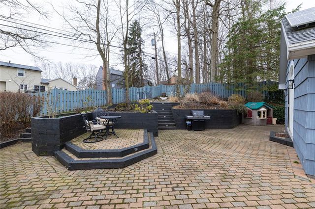 16 Whitecliff Drive, Pittsford, NY 14534