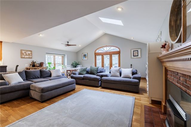 16 Whitecliff Drive, Pittsford, NY 14534