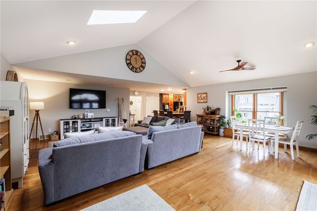 16 Whitecliff Drive, Pittsford, NY 14534
