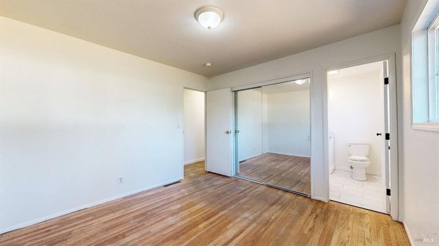 4872 Canyon Dr, Santa Rosa, CA 95409