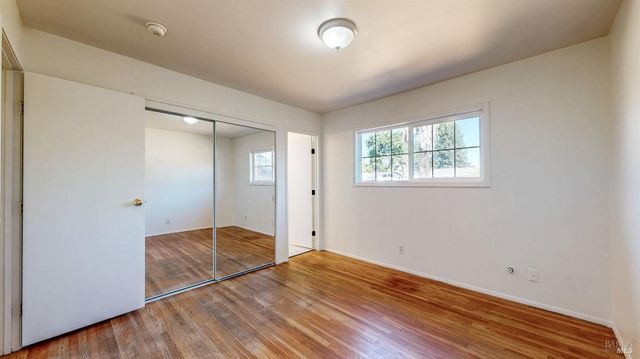 4872 Canyon Dr, Santa Rosa, CA 95409