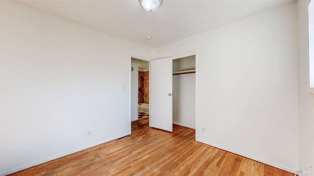 4872 Canyon Dr, Santa Rosa, CA 95409