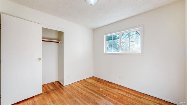 4872 Canyon Dr, Santa Rosa, CA 95409