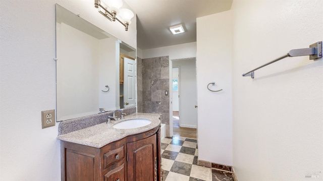 4872 Canyon Dr, Santa Rosa, CA 95409