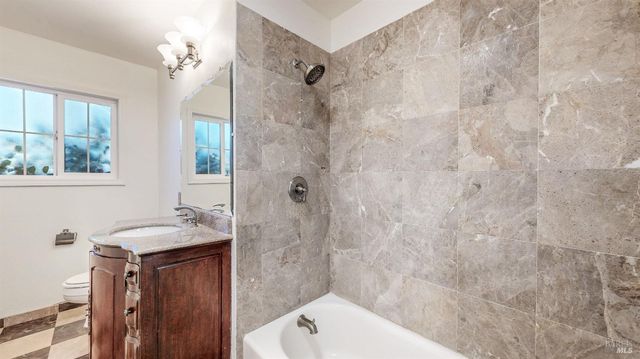 4872 Canyon Dr, Santa Rosa, CA 95409