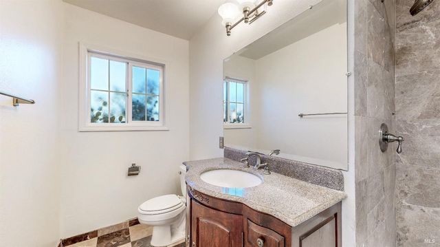 4872 Canyon Dr, Santa Rosa, CA 95409