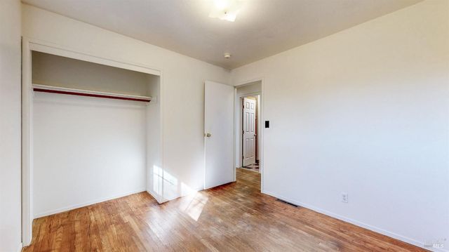 4872 Canyon Dr, Santa Rosa, CA 95409